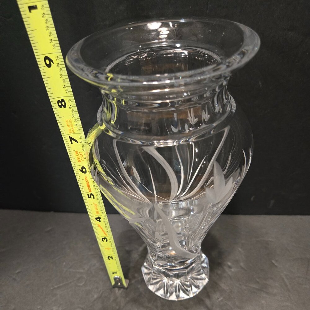 CRYSTAL VASE - Picture 8 of 11
